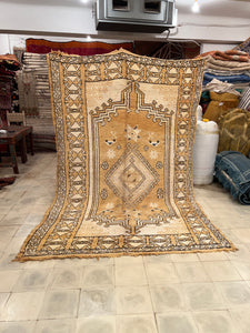 Old Moroccan rug : 9ft8 x 6ft3 / 294cm x 190cm