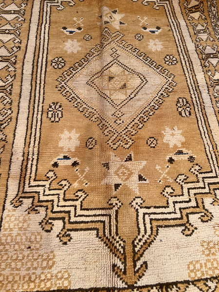 Old Moroccan rug : 9ft8 x 6ft3 / 294cm x 190cm