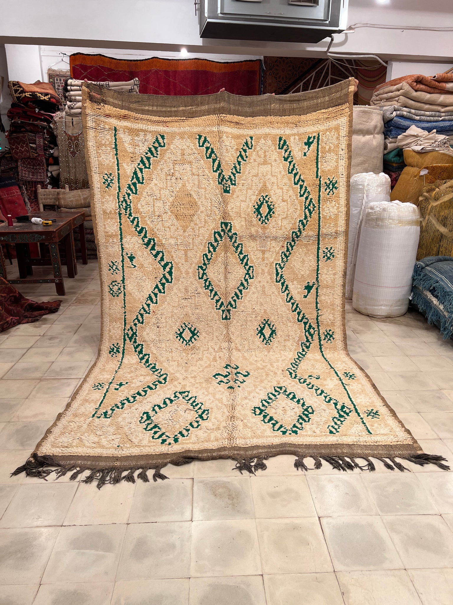 Old Moroccan rug : 9ft7 x 5ft11 / 291cm x 180cm