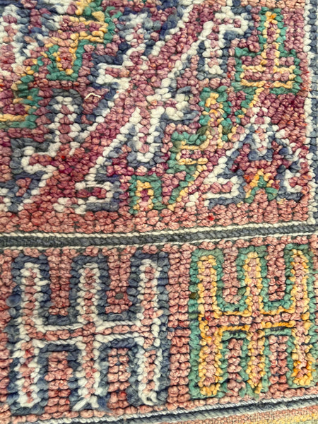 Old Moroccan rug : 10ft2 x 6ft2 / 310cm x 186cm