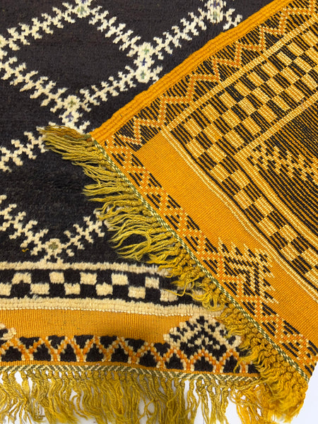 Vintage berber rug : 4.7ft x 10.2ft / 140cm x 310cm