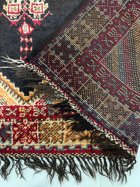 Vintage berber rug : 4.6ft x 8.4ft / 137cm x 253cm