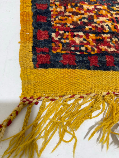 Vintage berber rug : 5.3ft x 8.2ft / 161cm x 248cm