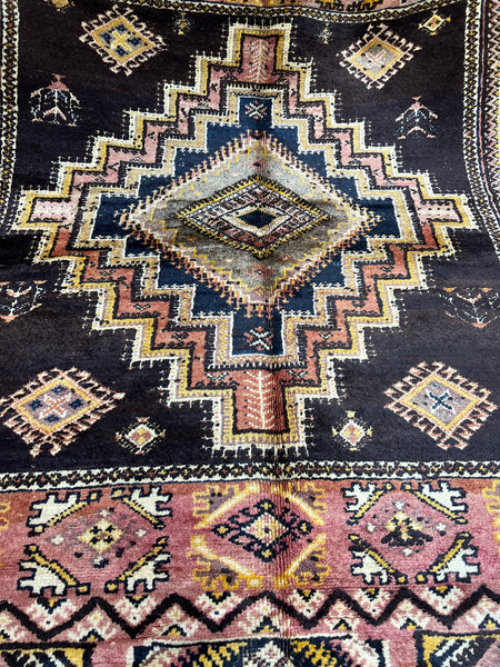 Vintage berber rug : 5.4ft x 7.2ft / 163cm x 218cm