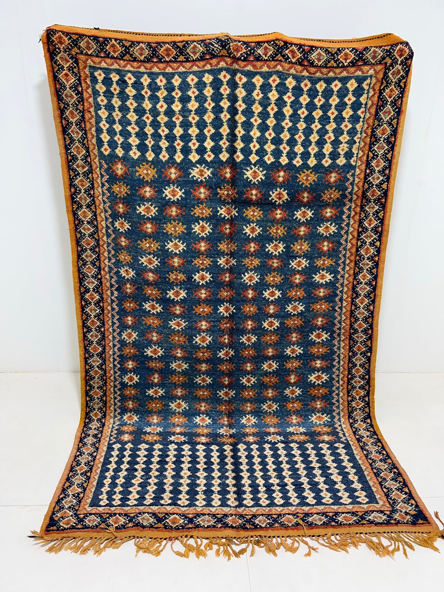 Vintage berber rug : 5.1ft x 8.6ft / 156cm x 259cm
