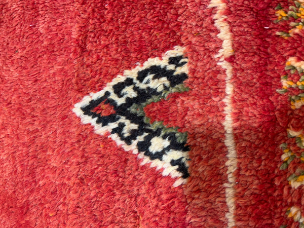 Vintage berber rug : 5.1ft x 9.4ft / 155cm x 284cm