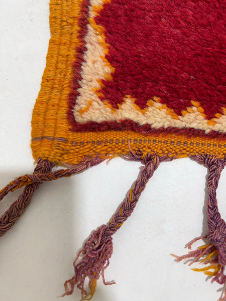 Vintage berber rug : 4.8ft x 9.9ft / 142cm x 297cm