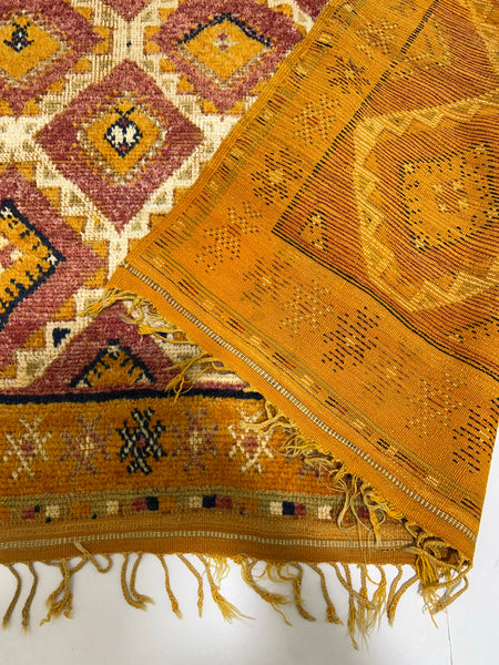 Vintage berber rug : 4.9ft x 8.2ft / 144cm x 248cm