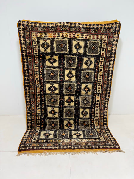 Vintage berber rug : 5.2ft x 7.11ft / 158cm x 241cm