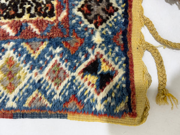 Vintage berber rug : 4.11ft x 7ft / 150cm x 213cm