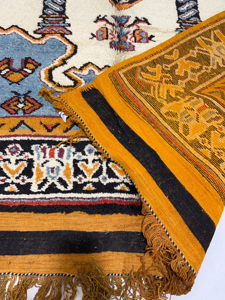Vintage berber rug : 4.11ft x 7.11ft / 150cm x 241cm