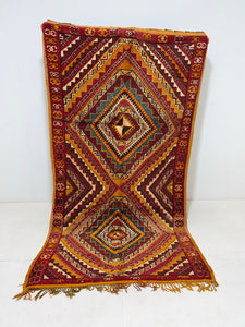 Vintage berber rug : 4.8ft x 8.7ft / 143cm x 262cm