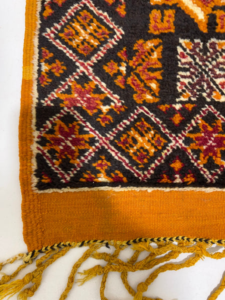 Vintage berber rug : 4.8ft x 8.8ft / 142cm x 263cm