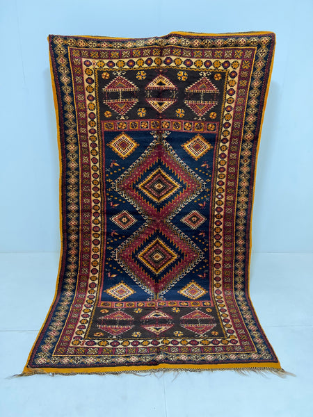 Vintage berber rug : 4.11ft x 8.4ft / 151cm x 264cm
