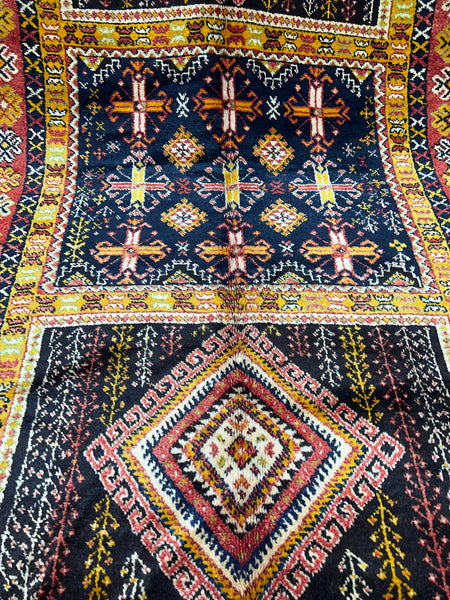 Vintage berber rug : 5.5ft x 8.10ft / 166cm x 270cm