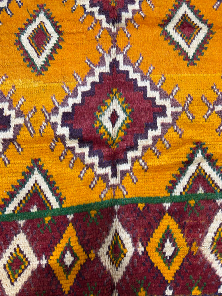 Vintage berber rug : 4.5ft x 10.3ft / 134cm x 311cm