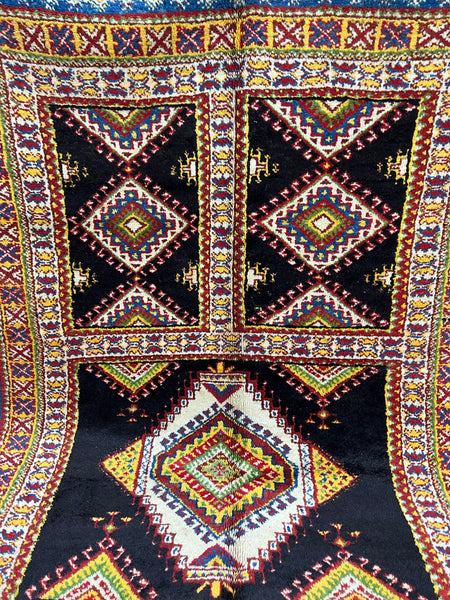 Vintage berber rug : 5ft x 8.6ft / 153cm x 260cm