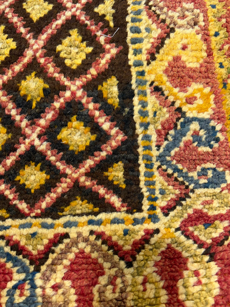 Vintage berber rug : 5.3ft x 9ft / 160cm x 274cm