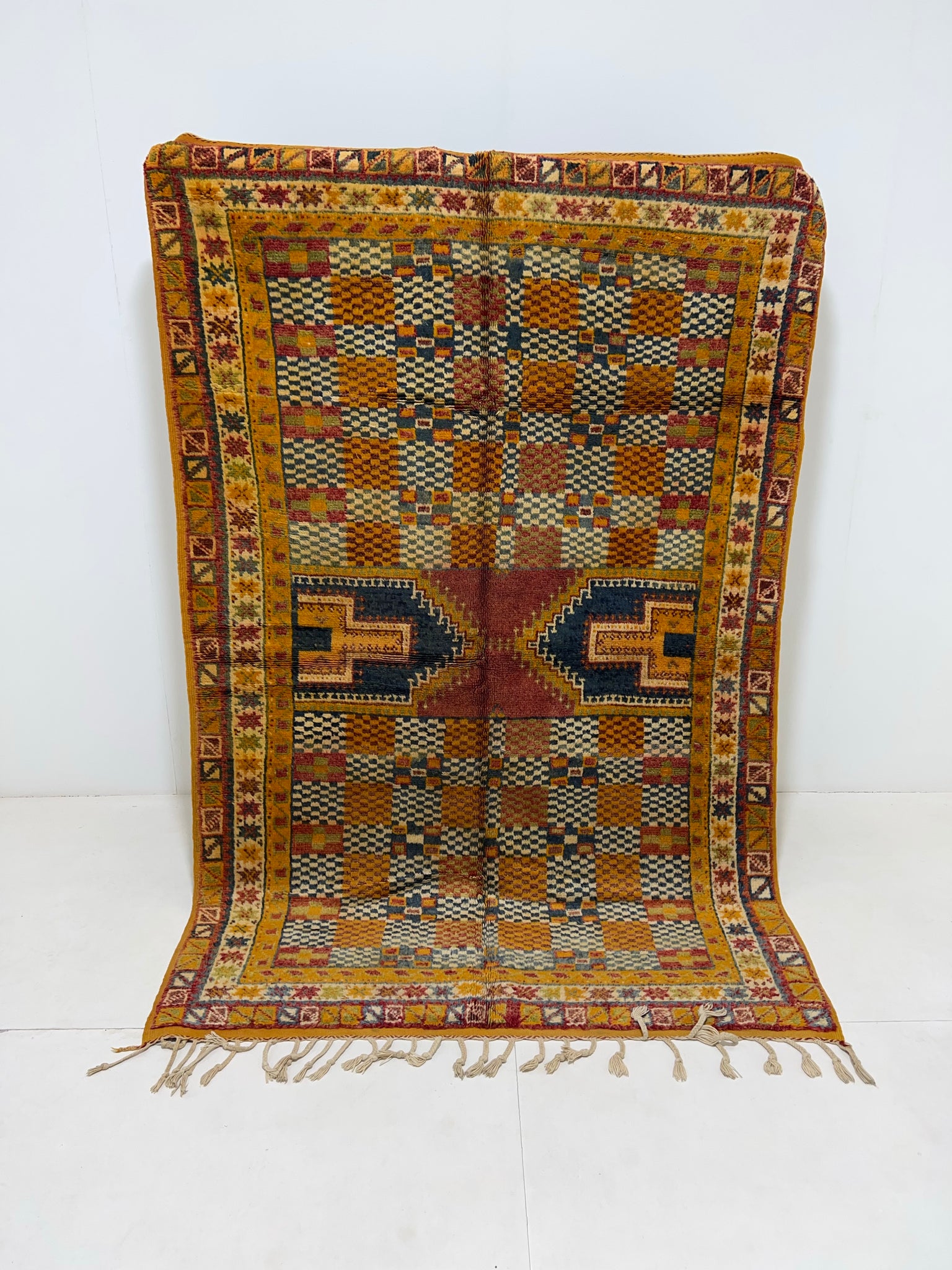 Vintage berber rug : 5.2ft x 7.10ft / 157cm x 239cm
