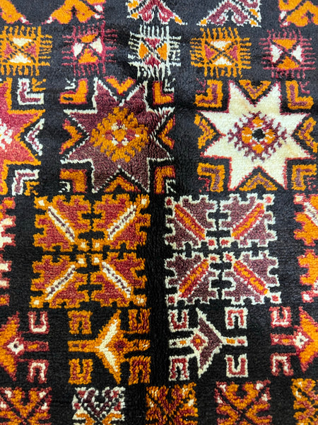 Vintage berber rug : 4.8ft x 8.8ft / 142cm x 263cm
