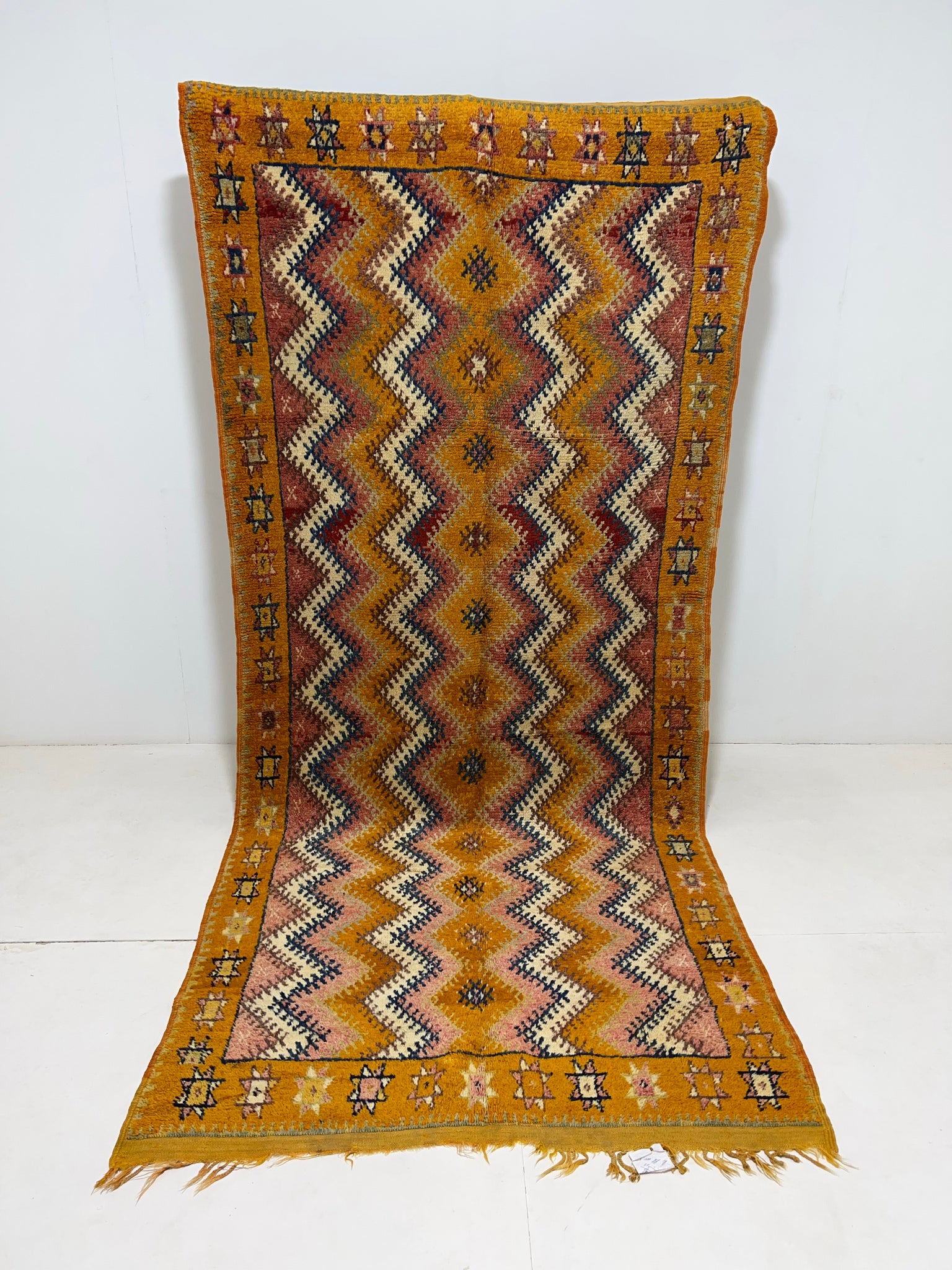 Vintage berber rug : 4.8ft x 10.2ft / 142cm x 310cm