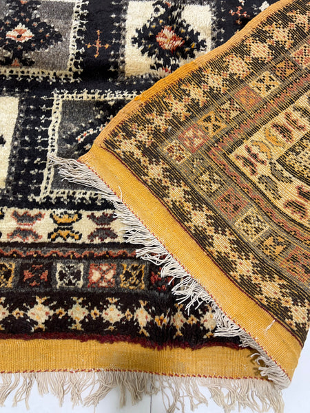 Vintage berber rug : 5.2ft x 7.11ft / 158cm x 241cm