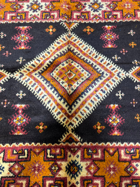 Vintage berber rug : 5.2ft x 9.6ft / 157cm x 289cm