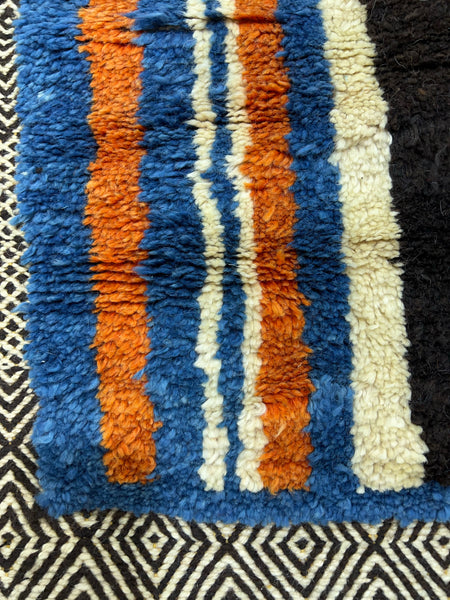Moroccan Rug-Vintage berber rug : 7.2ft x 10ft / 218cm x 305cm-Moroccan Rugs-la porte d'or-High Atlas Mountains of Morocco-100% natural wool-1-la porte d'or