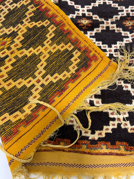 Vintage berber rug : 4.7ft x 9.5ft / 140cm x 287cm