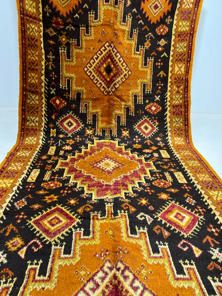 Vintage berber rug : 4.9ft x 11.5ft / 145cm x 348cm