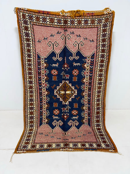 Vintage berber rug : 4.7ft x 7.7ft / 140cm x 231cm