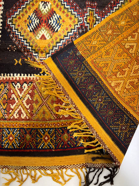 Vintage berber rug : 4.11ft x 8.3ft / 150cm x 252cm