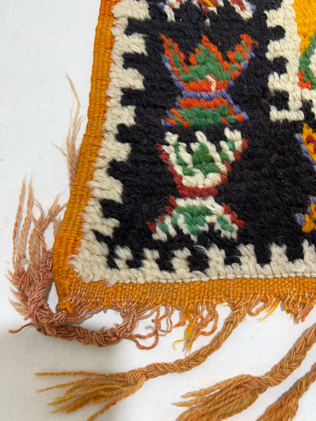 Vintage berber rug : 4.3ft x 7.6ft / 130cm x 229cm