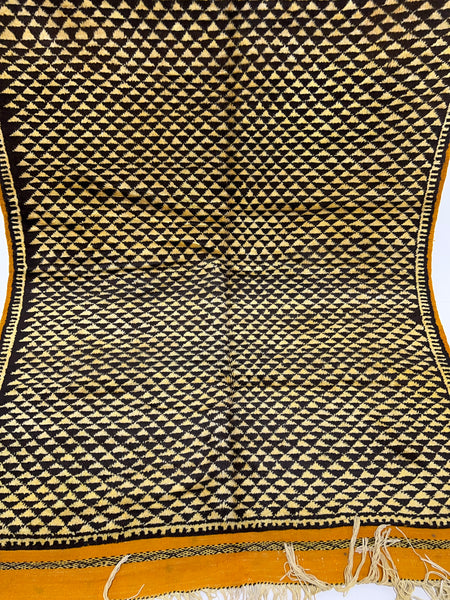 Vintage berber rug : 4.10ft x 7.7ft / 148cm x 230cm