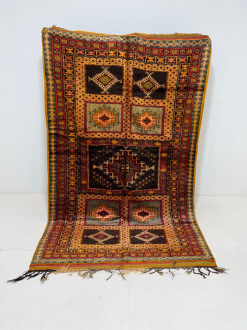 Vintage berber rug : 5.3ft x 8.5ft / 160cm x 257cm
