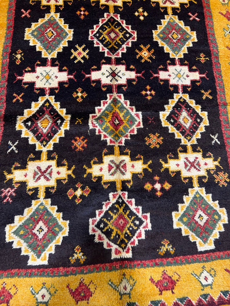 Vintage berber rug : 4.9ft x 9.9ft / 145cm x 297cm
