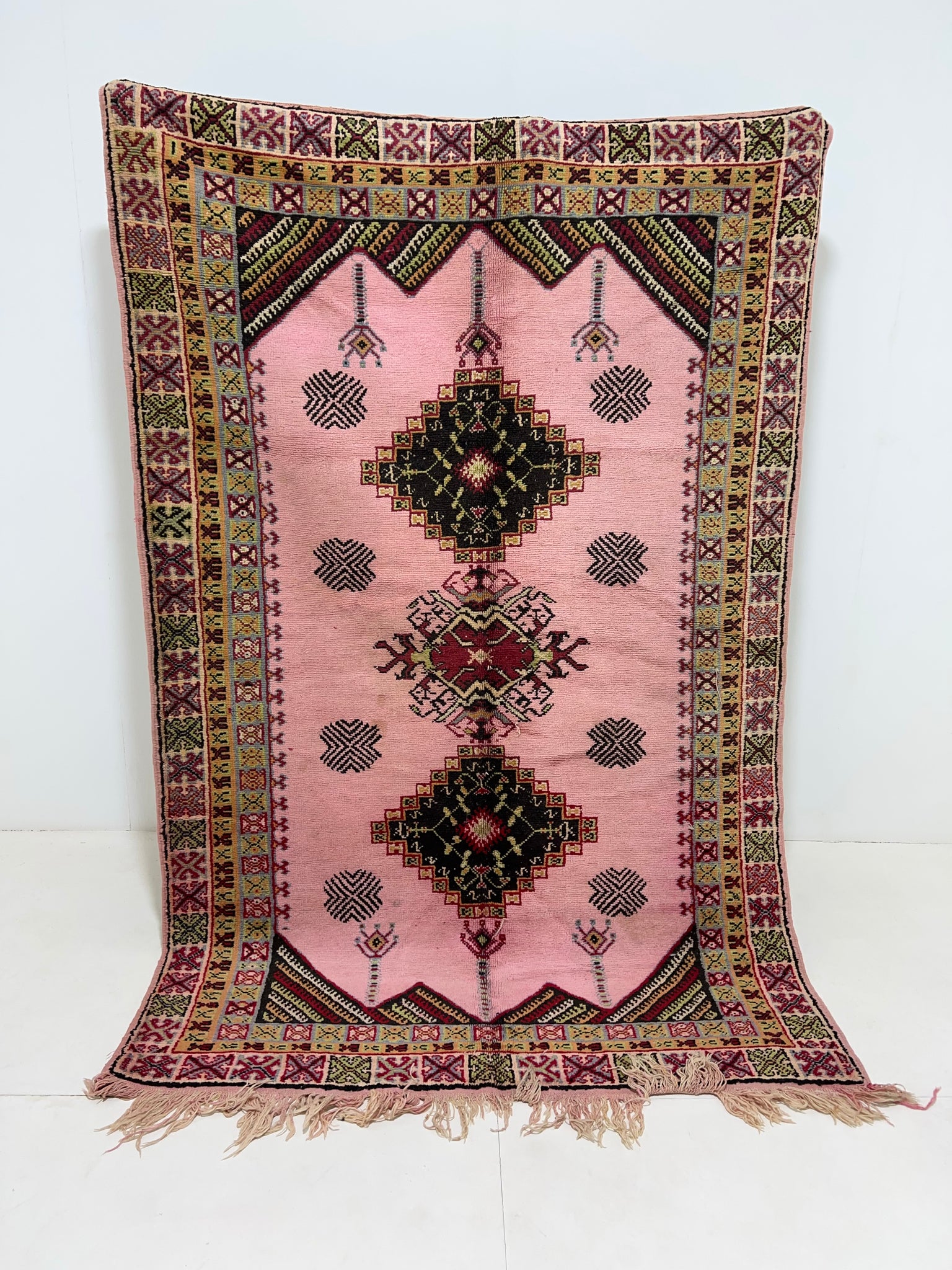 Vintage berber rug : 5ft x 8ft / 153cm x 223cm