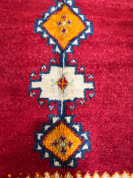 Vintage berber rug : 4.8ft x 9.9ft / 142cm x 297cm