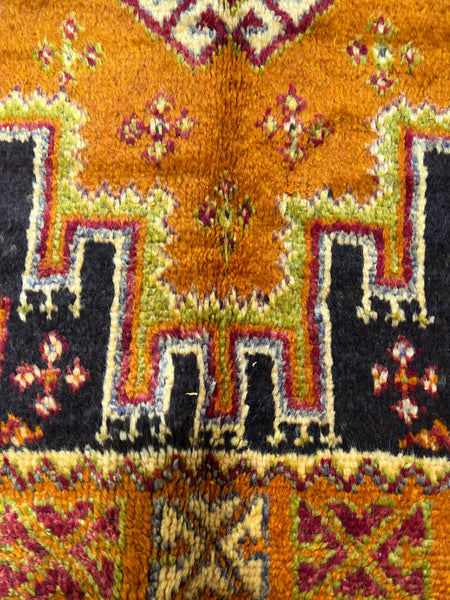 Vintage berber rug : 4.9ft x 11.5ft / 145cm x 348cm