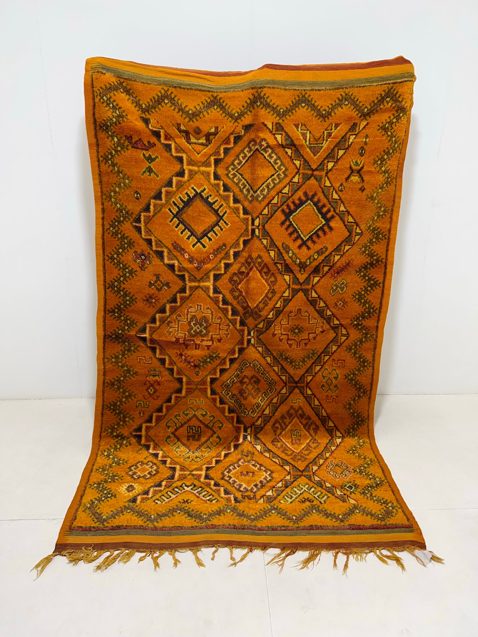 Vintage berber rug : 4.11ft x 8.4ft / 150cm x 254cm
