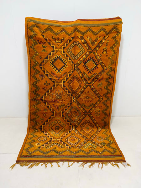Vintage berber rug : 4.11ft x 8.4ft / 150cm x 254cm