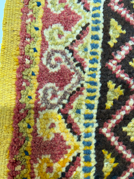 Vintage berber rug : 5.3ft x 9ft / 160cm x 274cm