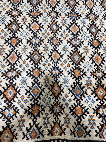 Vintage berber rug : 4.8ft x 9ft / 142cm x 274cm