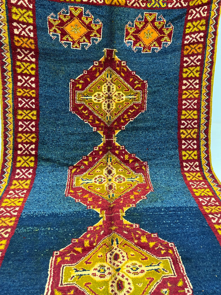 Vintage berber rug : 4.11ft x 9.1ft / 150cm x 277cm