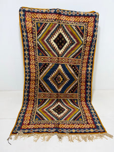 Vintage berber rug : 4.11ft x 9ft / 150cm x 274cm