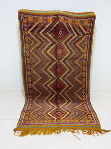 Vintage berber rug : 5.1ft x 8.9ft / 156cm x 267cm