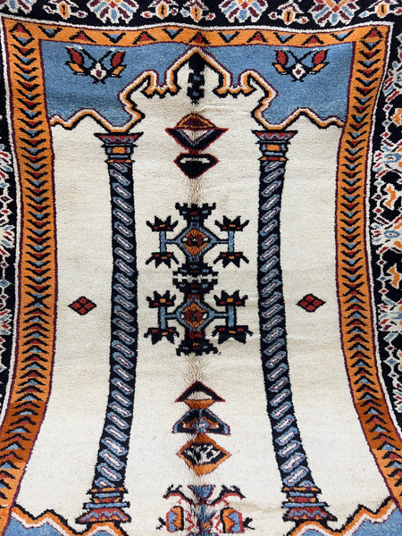 Vintage berber rug : 4.11ft x 7.11ft / 150cm x 241cm