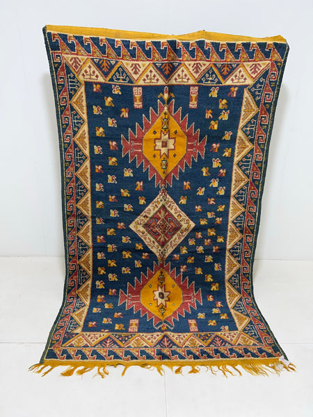 Vintage berber rug : 4.9ft x 7.11ft / 146cm x 241cm