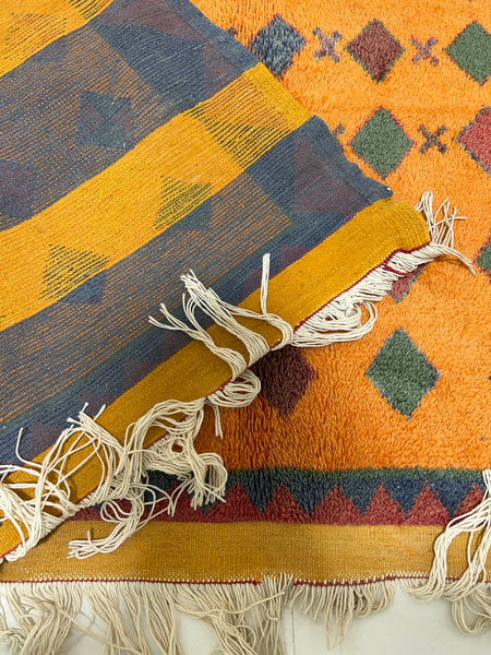 Vintage berber rug : 5.7ft x 7.4ft / 170cm x 223cm