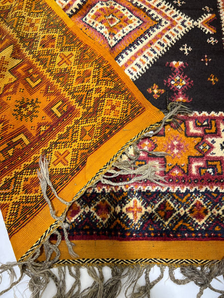 Vintage berber rug : 5.2ft x 9.6ft / 157cm x 289cm